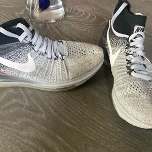 Nike zoom all out flyknit wolf grey white/grey size 8.5 in great condition